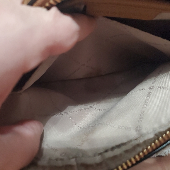 Michael Kors crossbody purse and wallet. Open to offers - Picture 4 of 8